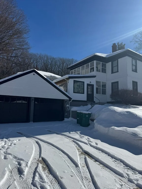3 bed, 1 bath apartment for rent at 2 Harding St Unit 2, Fitchburg — photo 2 of 22
