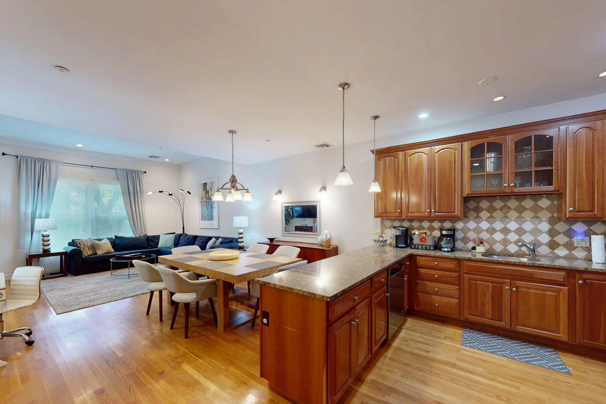 3 bed, 2 bath apartment for rent at 2 Harvard St Unit 2, Brookline Village — photo 9 of 20