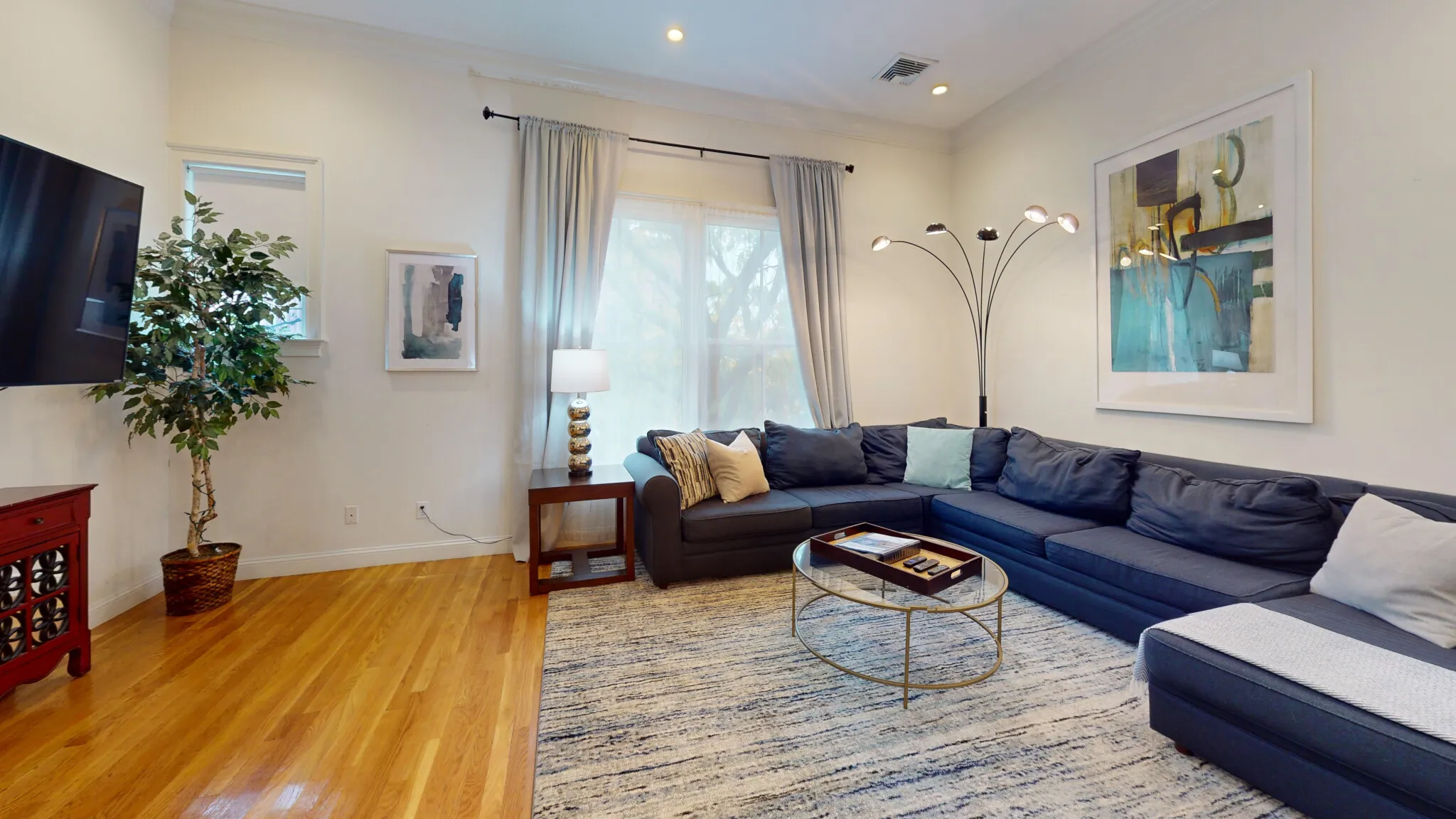 3 bed, 2 bath apartment for rent at 2 Harvard St Unit 2, Brookline Village — photo 4 of 20