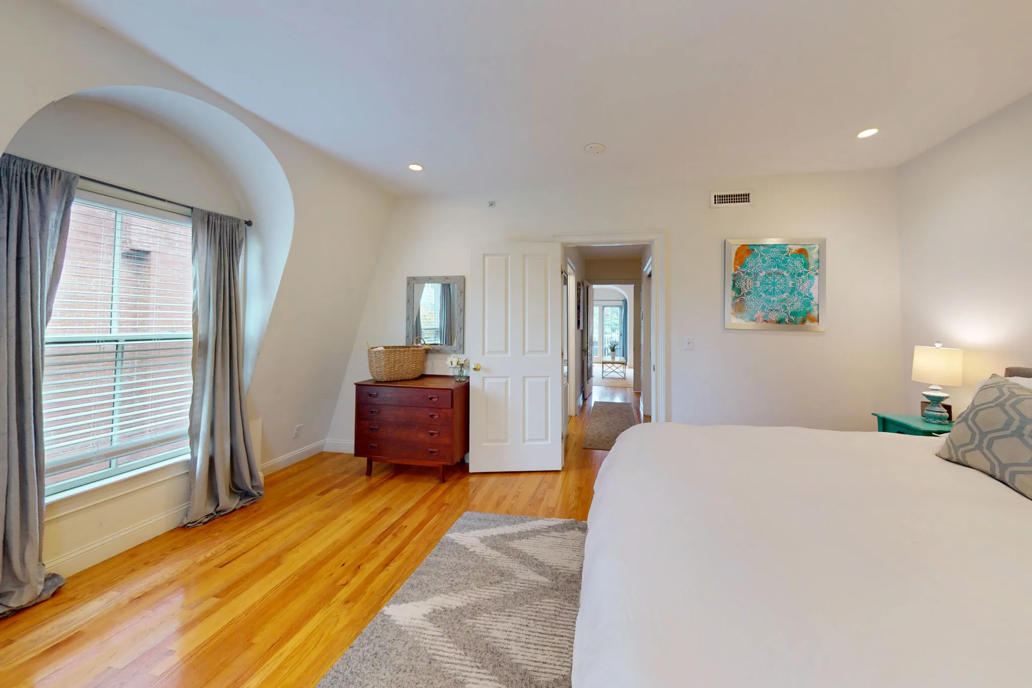 3 bed, 2 bath apartment for rent at 2 Harvard St Unit 2, Brookline Village — photo 15 of 20