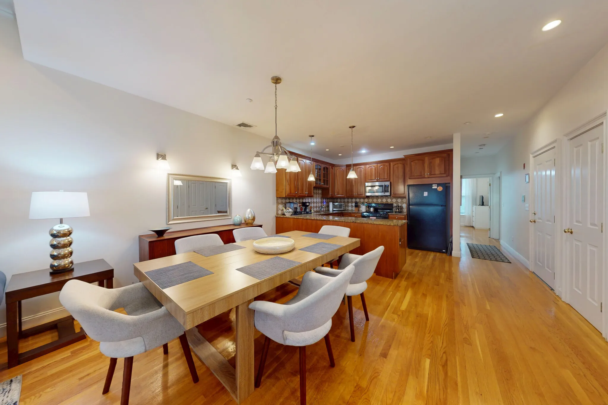 3 bed, 2 bath apartment for rent at 2 Harvard St Unit 2, Brookline Village — photo 6 of 20