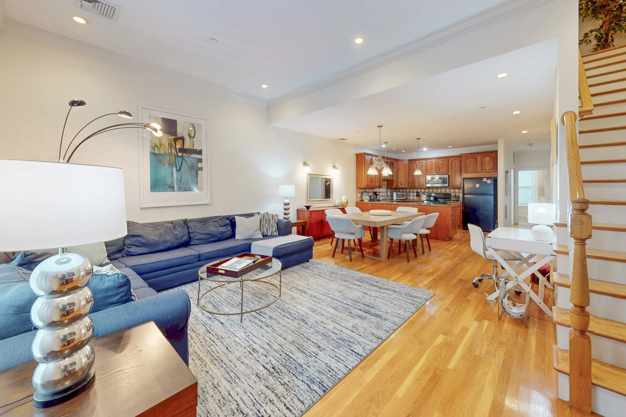 3 bed, 2 bath apartment for rent at 2 Harvard St Unit 2, Brookline Village — photo 3 of 20