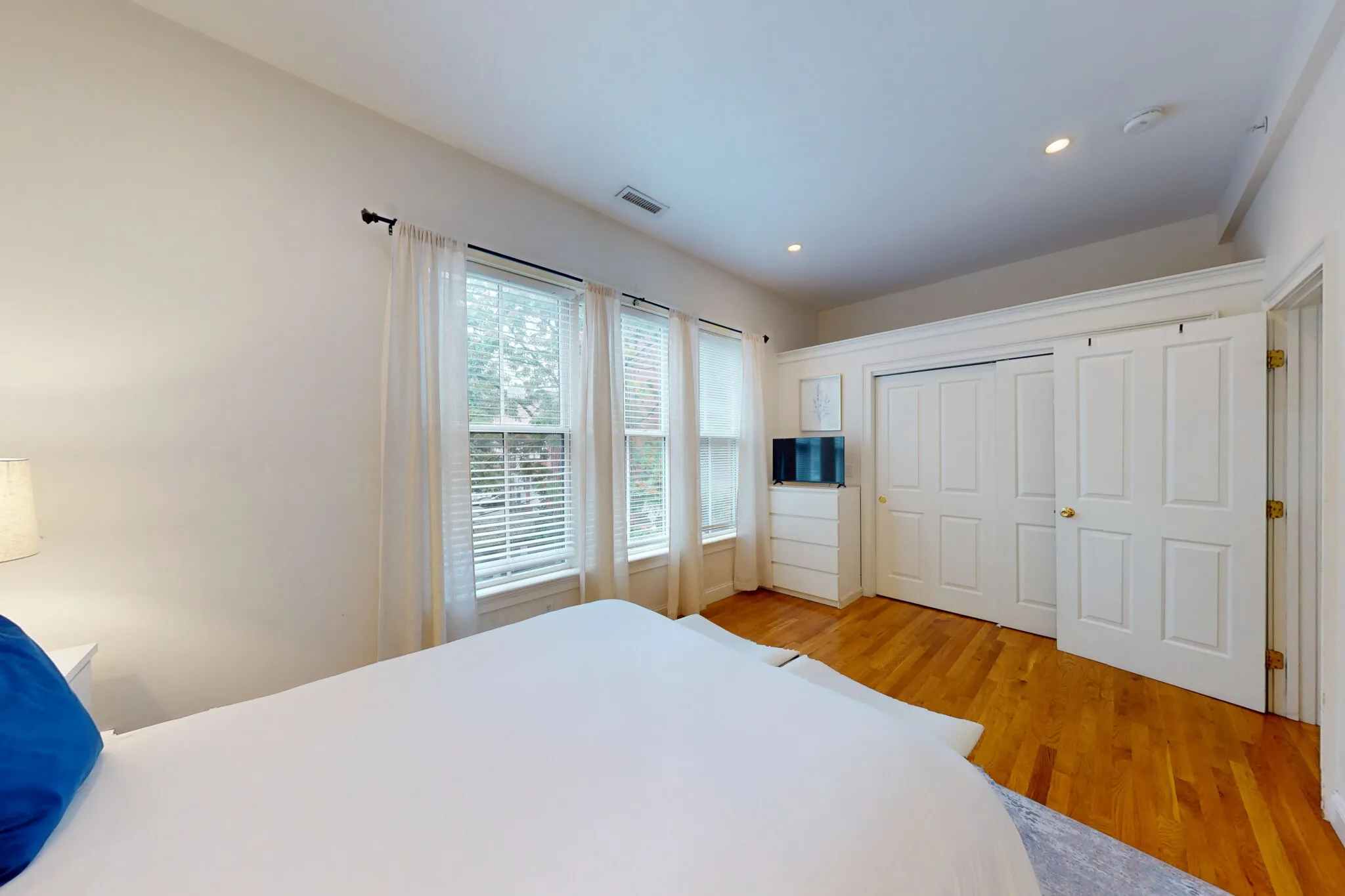 3 bed, 2 bath apartment for rent at 2 Harvard St Unit 2, Brookline Village — photo 11 of 20