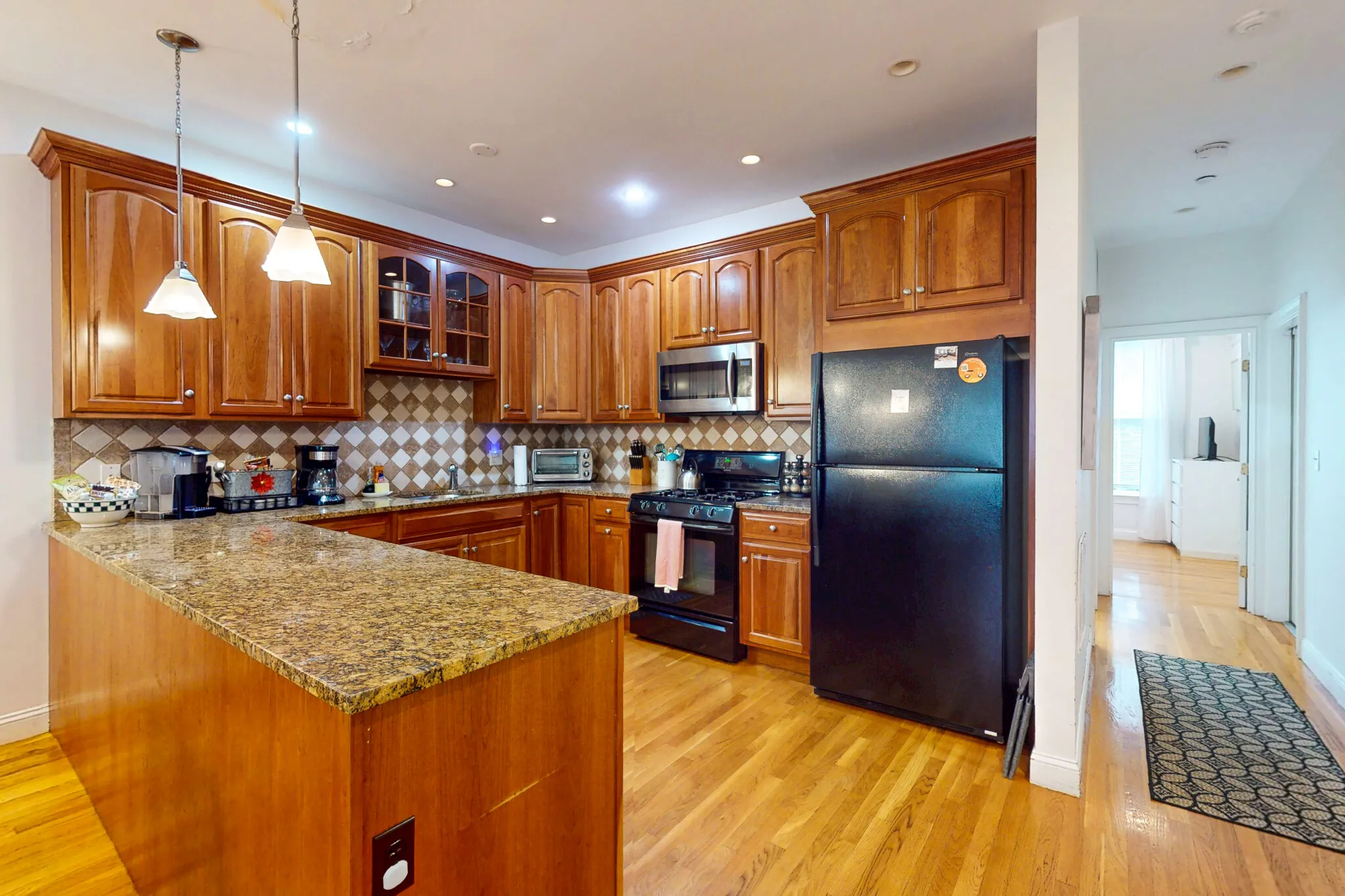 3 bed, 2 bath apartment for rent at 2 Harvard St Unit 2, Brookline Village — photo 5 of 20