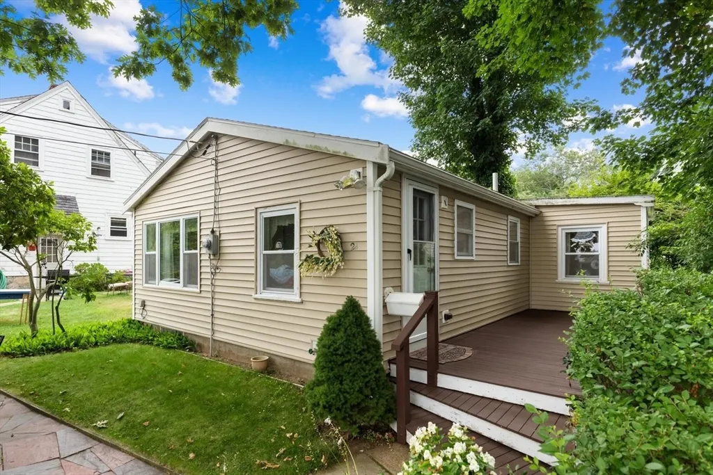 2 bed, 1 bath apartment for rent at 2 Haskell Ct Unit 2A, East Gloucester — photo 1 of 26