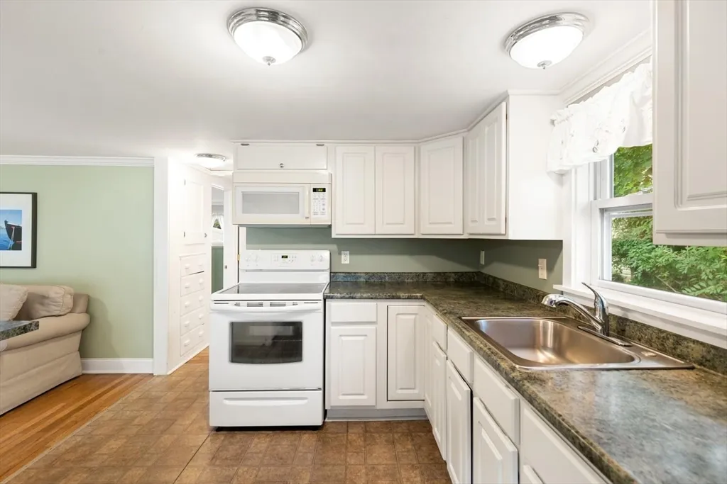 2 bed, 1 bath apartment for rent at 2 Haskell Ct Unit 2A, East Gloucester — photo 5 of 26