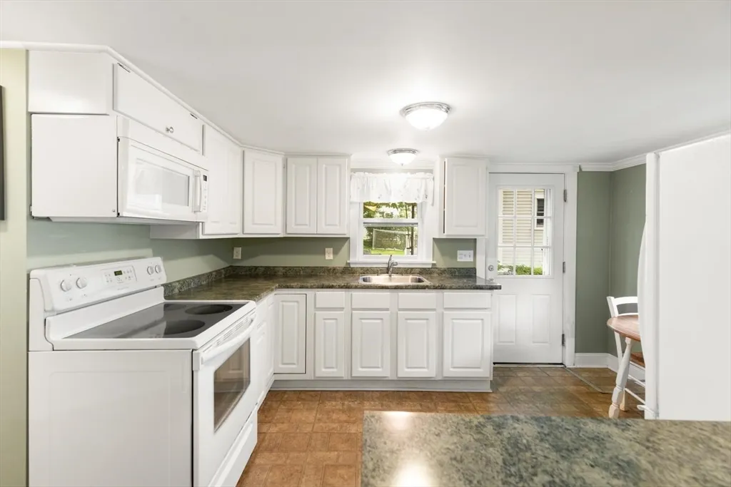 2 bed, 1 bath apartment for rent at 2 Haskell Ct Unit 2A, East Gloucester — photo 6 of 26