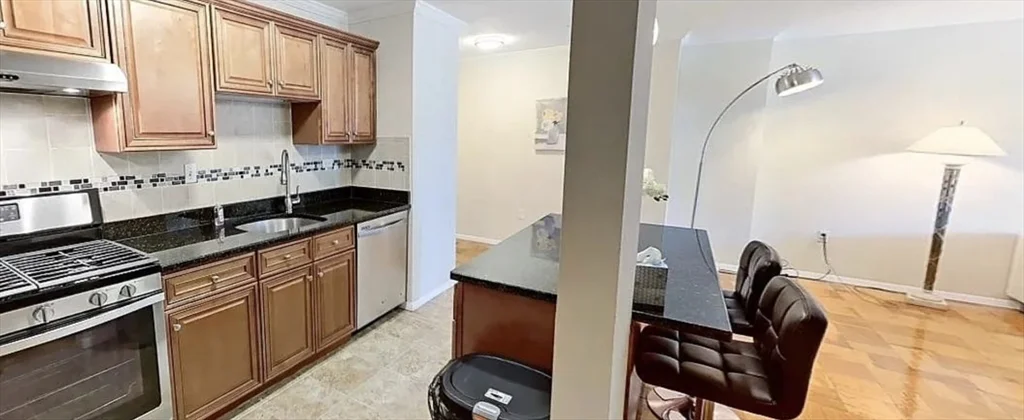 1 bed, 1 bath apartment for rent at 2 Hawthorne Pl Unit 15M, West End — photo 1 of 10