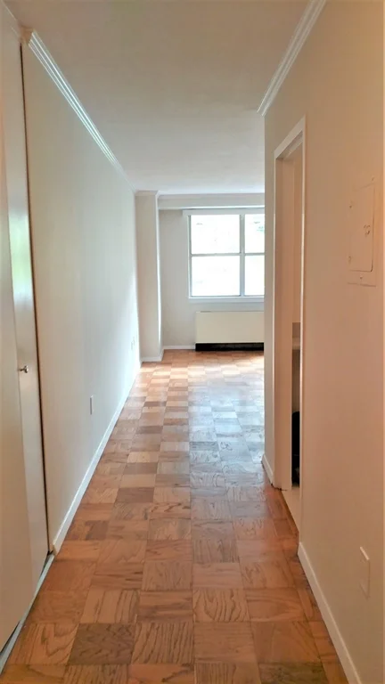 Studio bed, 1 bath apartment for rent at 2 Hawthorne Pl Unit 5F, West End — photo 3 of 14