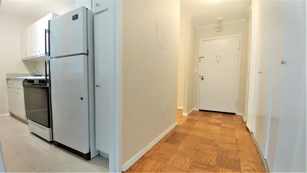 Studio bed, 1 bath apartment for rent at 2 Hawthorne Pl Unit 5F, West End — photo 6 of 14