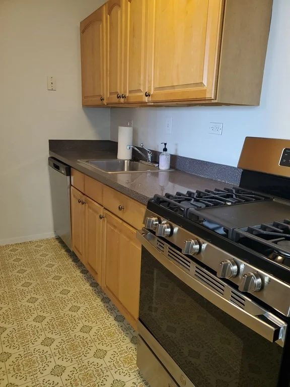 Studio bed, 1 bath apartment for rent at 2 Hawthorne Pl Unit 7B, West End — photo 4 of 11