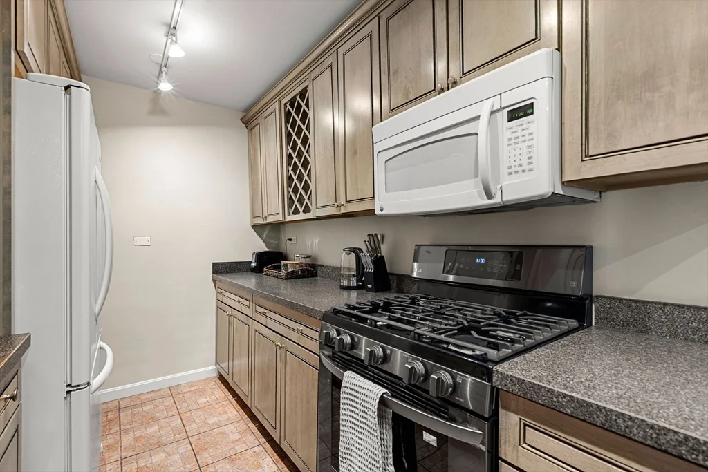 2 bed, 2 bath apartment for rent at 2 Hawthorne Unit 17M, West End — photo 12 of 33