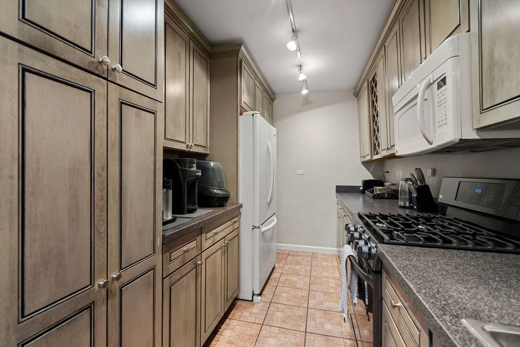 2 bed, 2 bath apartment for rent at 2 Hawthorne Unit 17M, West End — photo 14 of 33