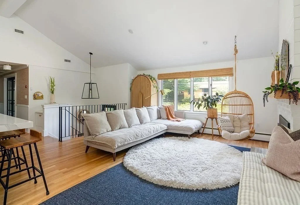 4 bed, 3 bath apartment for rent at 2 Hazelwood Dr, Hingham — photo 2 of 26
