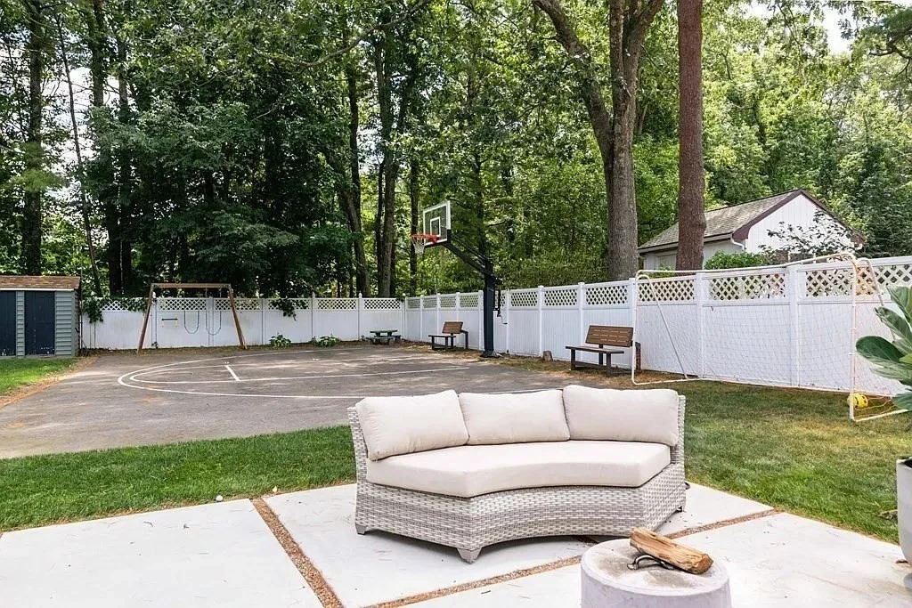 4 bed, 3 bath apartment for rent at 2 Hazelwood Dr, Hingham — photo 23 of 26