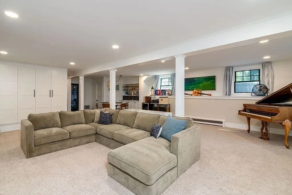 4 bed, 3 bath apartment for rent at 2 Hazelwood Dr, Hingham — photo 25 of 26