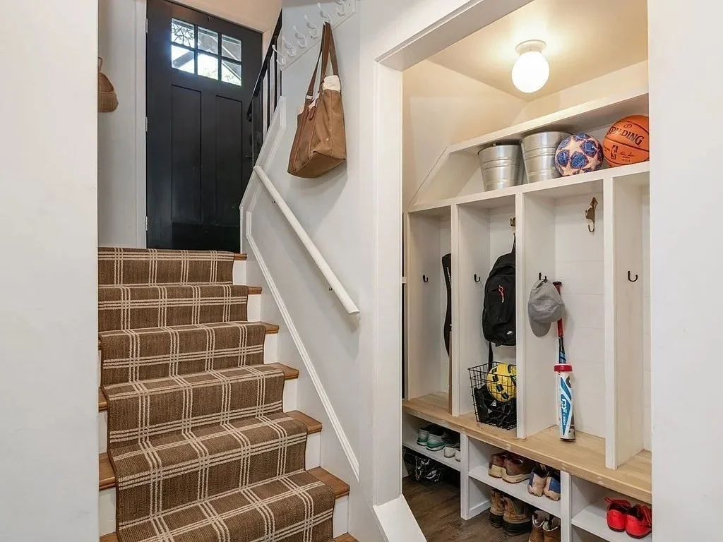 4 bed, 3 bath apartment for rent at 2 Hazelwood Dr, Hingham — photo 9 of 26