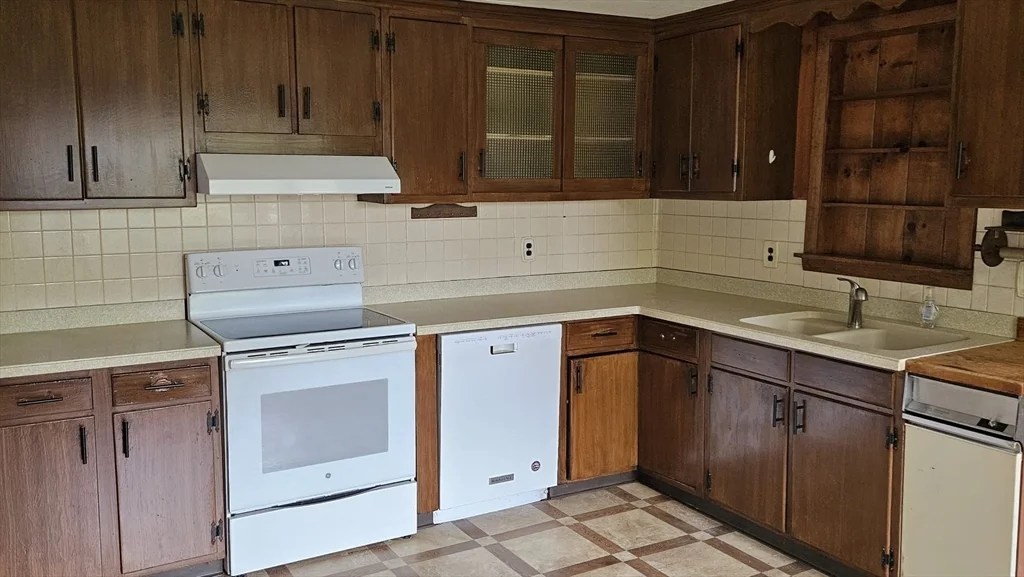 4 bed, 2 bath apartment for rent at 2 Hedgeway St Unit 1, Ayer — photo 9 of 28