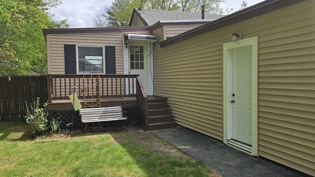 4 bed, 2 bath apartment for rent at 2 Hedgeway St Unit 1, Ayer — photo 6 of 28