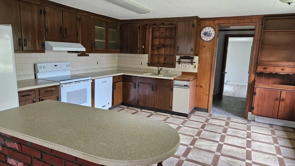 4 bed, 2 bath apartment for rent at 2 Hedgeway St Unit 1, Ayer — photo 23 of 28