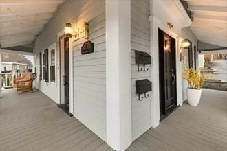 2 bed, 1 bath apartment for rent at 2 Highland Ter Unit 1, Marblehead — photo 4 of 17