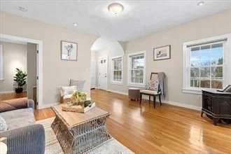 2 bed, 1 bath apartment for rent at 2 Highland Ter Unit 1, Marblehead — photo 5 of 17