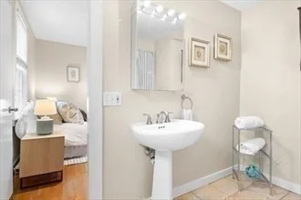 2 bed, 1 bath apartment for rent at 2 Highland Ter Unit 1, Marblehead — photo 11 of 17