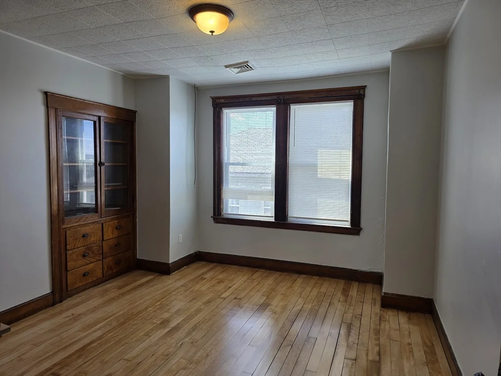 3 bed, 1 bath apartment for rent at 2 Hillside St Unit 3, Worcester — photo 11 of 30