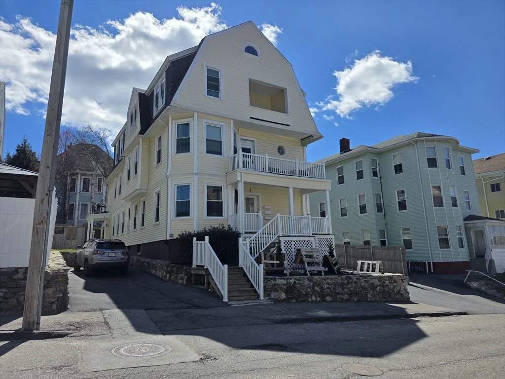 3 bed, 1 bath apartment for rent at 2 Hillside St Unit 3, Worcester — photo 1 of 30