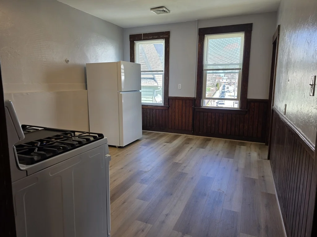 3 bed, 1 bath apartment for rent at 2 Hillside St Unit 3, Worcester — photo 7 of 30