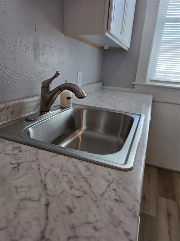 3 bed, 1 bath apartment for rent at 2 Hillside St Unit 3, Worcester — photo 4 of 30