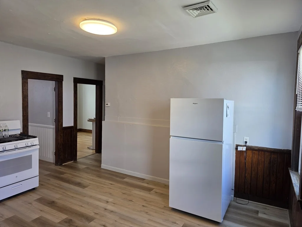 3 bed, 1 bath apartment for rent at 2 Hillside St Unit 3, Worcester — photo 8 of 30