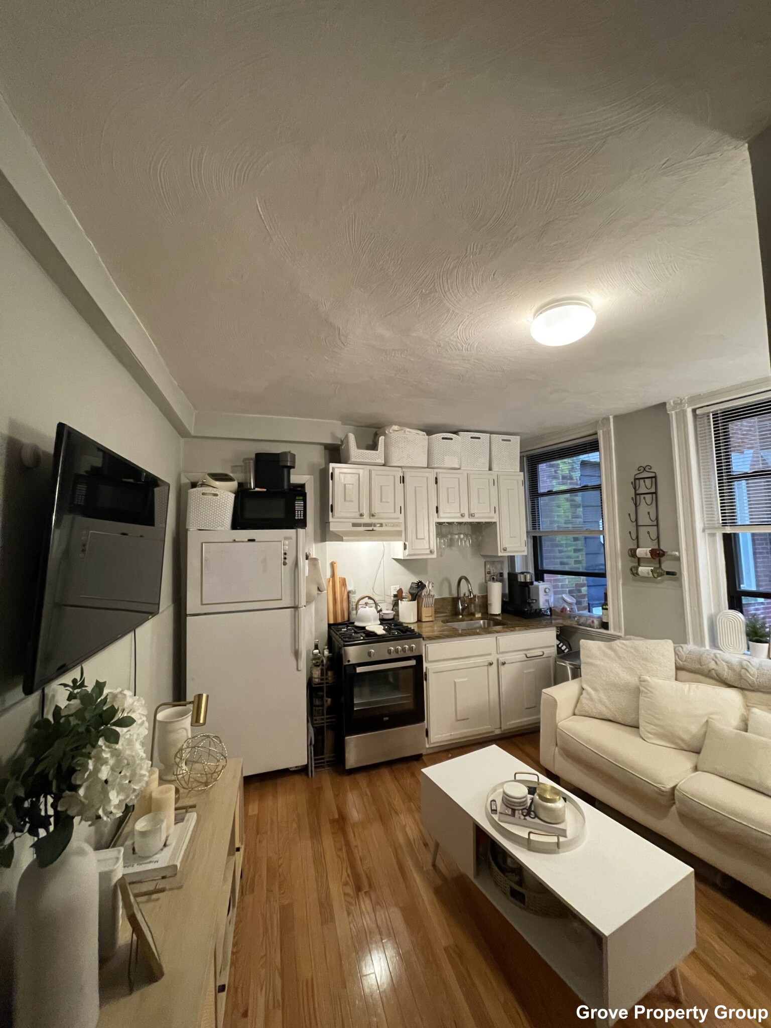 1 bed, 1 bath apartment for rent at 2 Holden Ct Unit 1R, North End