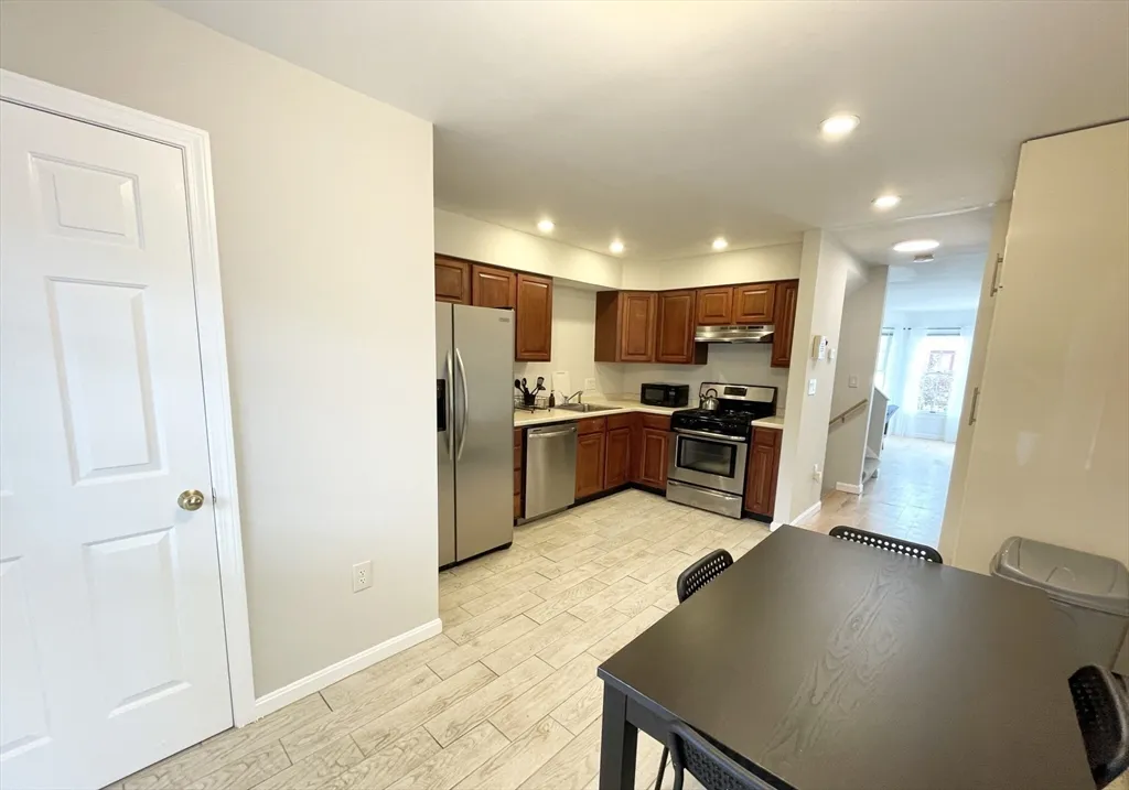 4 bed, 1 bath apartment for rent at 2 Holden St Unit 2, Boston — photo 2 of 12