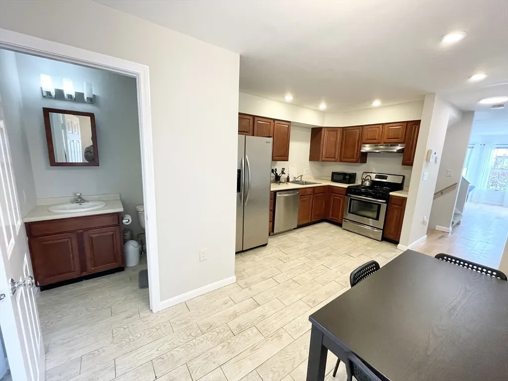 4 bed, 1 bath apartment for rent at 2 Holden St Unit 2, Boston — photo 3 of 12