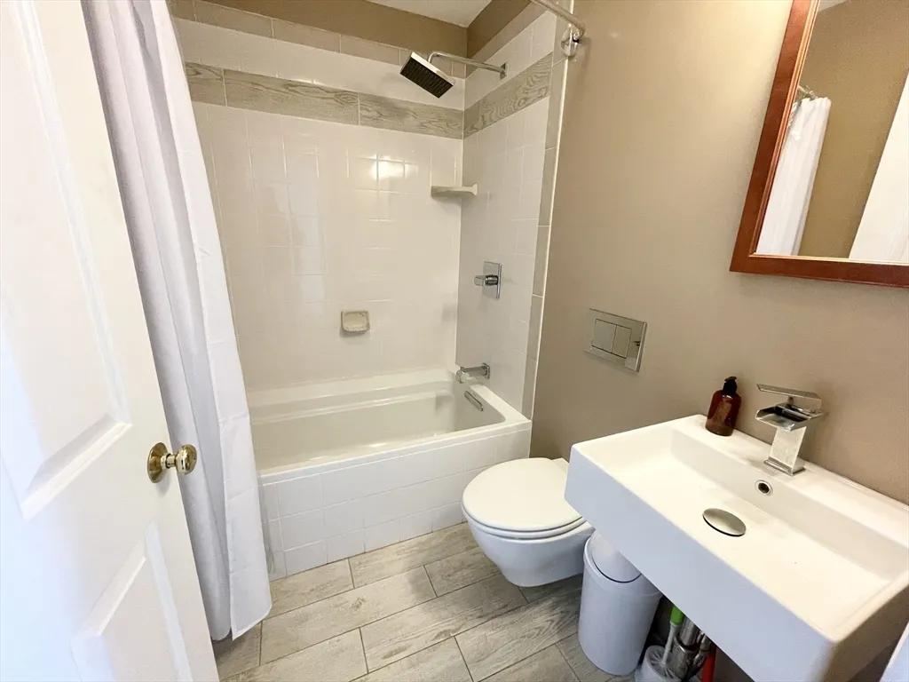 4 bed, 1 bath apartment for rent at 2 Holden St Unit 2, Boston — photo 10 of 12
