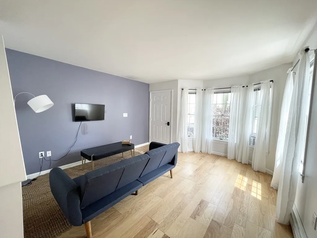 4 bed, 1 bath apartment for rent at 2 Holden St Unit 2, Boston — photo 4 of 12