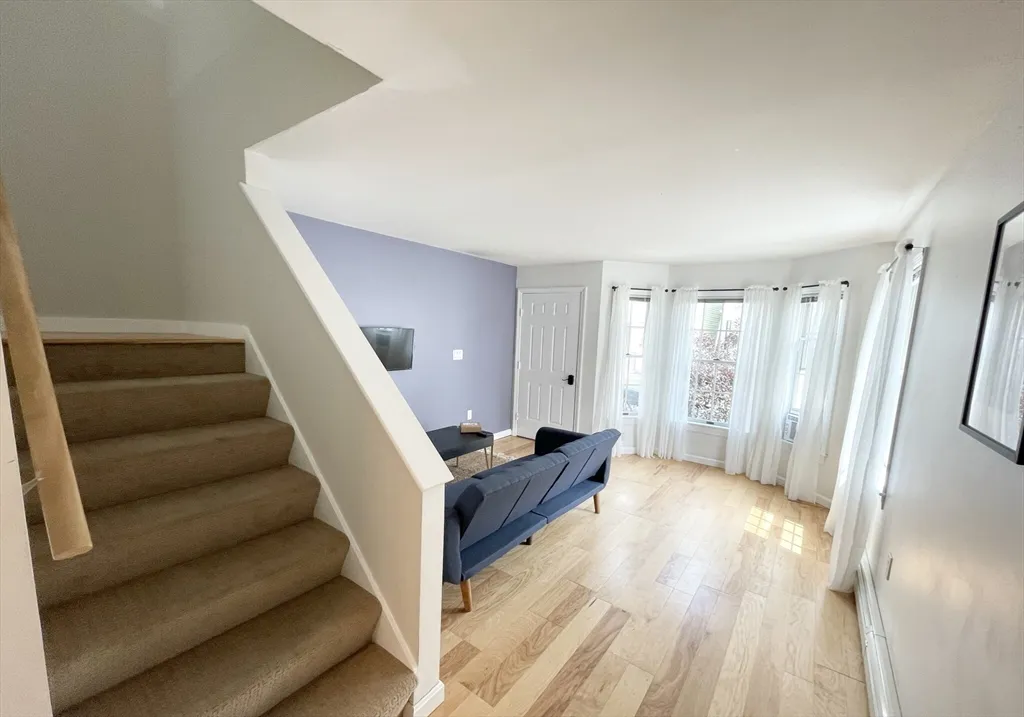 4 bed, 1 bath apartment for rent at 2 Holden St Unit 2, Boston — photo 5 of 12