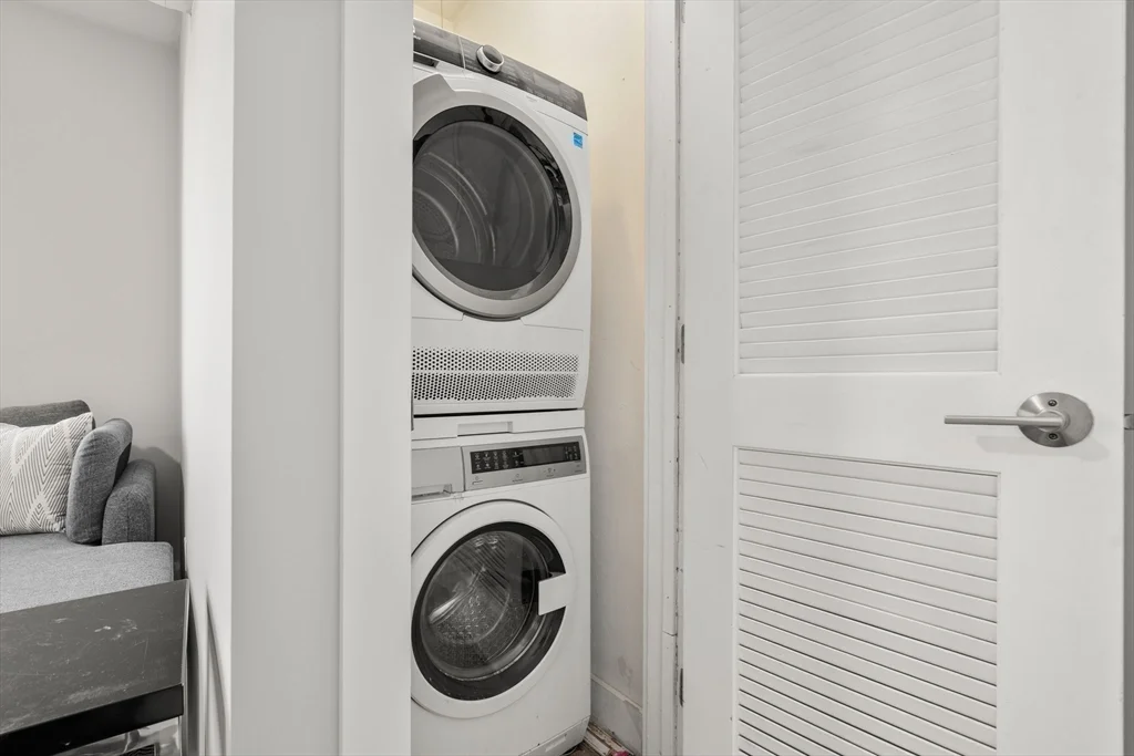 1 bed, 1 bath apartment for rent at 2 Humboldt Pl Unit 6, South Boston — photo 6 of 6