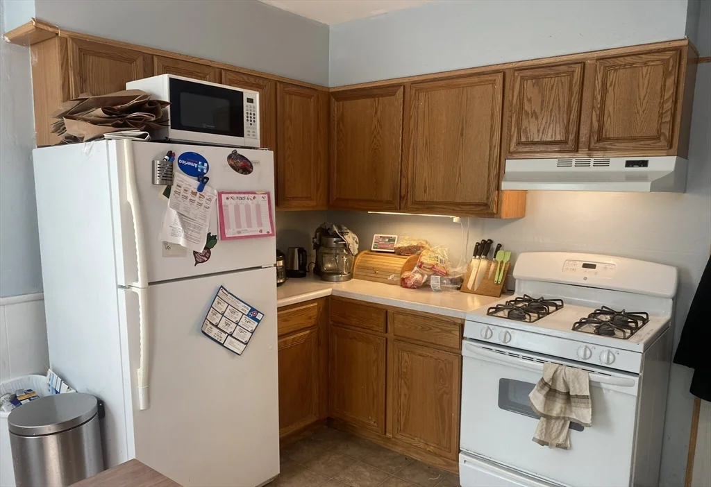 3 bed, 1 bath apartment for rent at 2 Imrie Rd Unit 1, Allston — photo 5 of 5