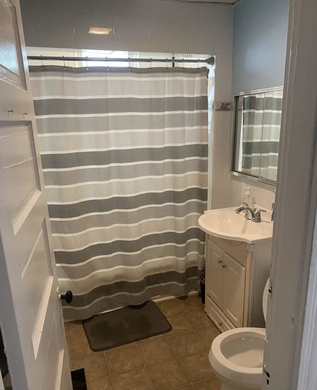 3 bed, 1 bath apartment for rent at 2 Imrie Rd Unit 1, Allston — photo 3 of 5