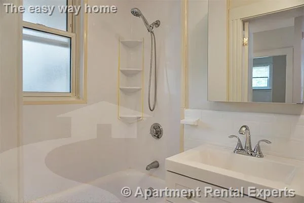 3 bed, 1 bath apartment for rent at 2 Ivaloo St Unit 2-1, Porter Square — photo 3 of 8