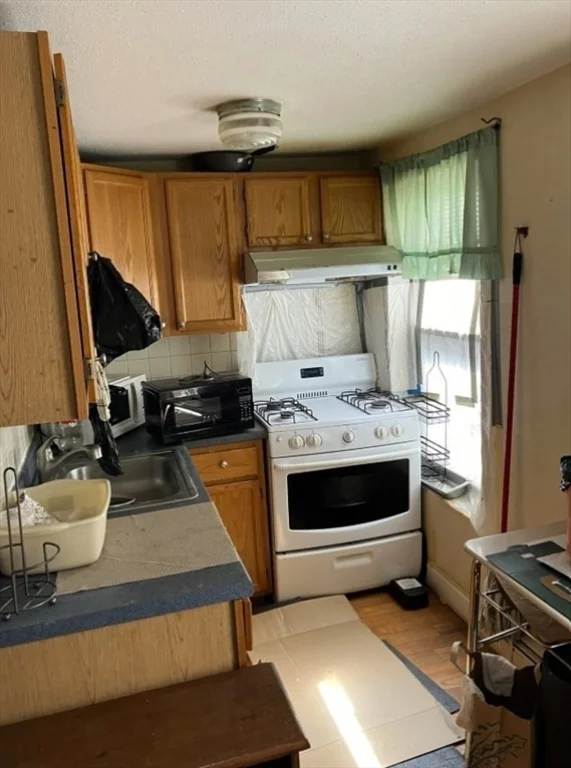 2 bed, 1 bath apartment for rent at 2 Johnny Ct Unit 2, Chinatown