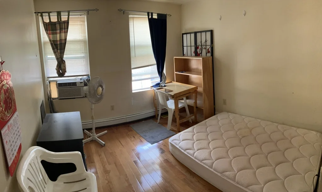 2 bed, 1 bath apartment for rent at 2 Johnny Ct Unit 3, Chinatown — photo 2 of 7