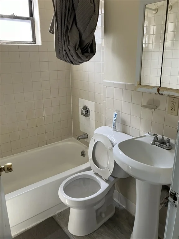 2 bed, 1 bath apartment for rent at 2 Johnny Ct Unit 3, Chinatown — photo 6 of 7