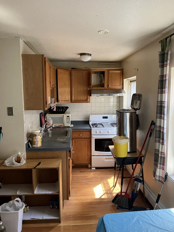 2 bed, 1 bath apartment for rent at 2 Johnny Ct Unit 3, Chinatown — photo 3 of 7