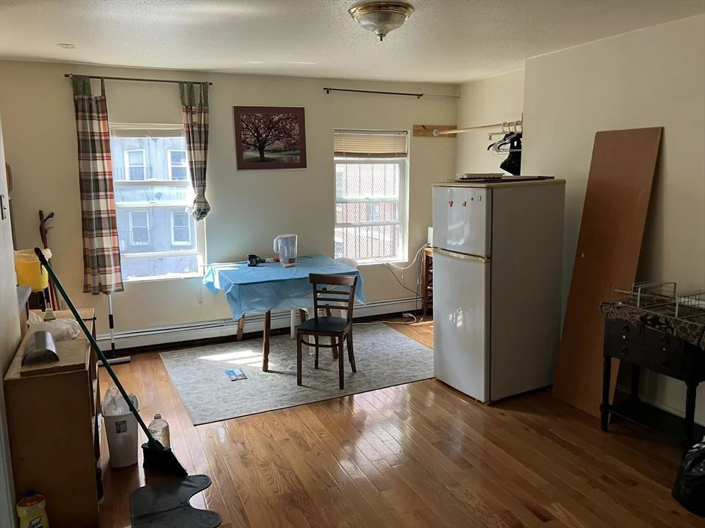2 bed, 1 bath apartment for rent at 2 Johnny Ct Unit 3, Chinatown — photo 4 of 7