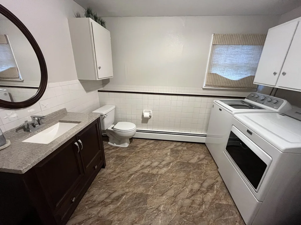 3 bed, 1 bath apartment for rent at 2 Johnson Ln Unit 2, Newbury — photo 17 of 21