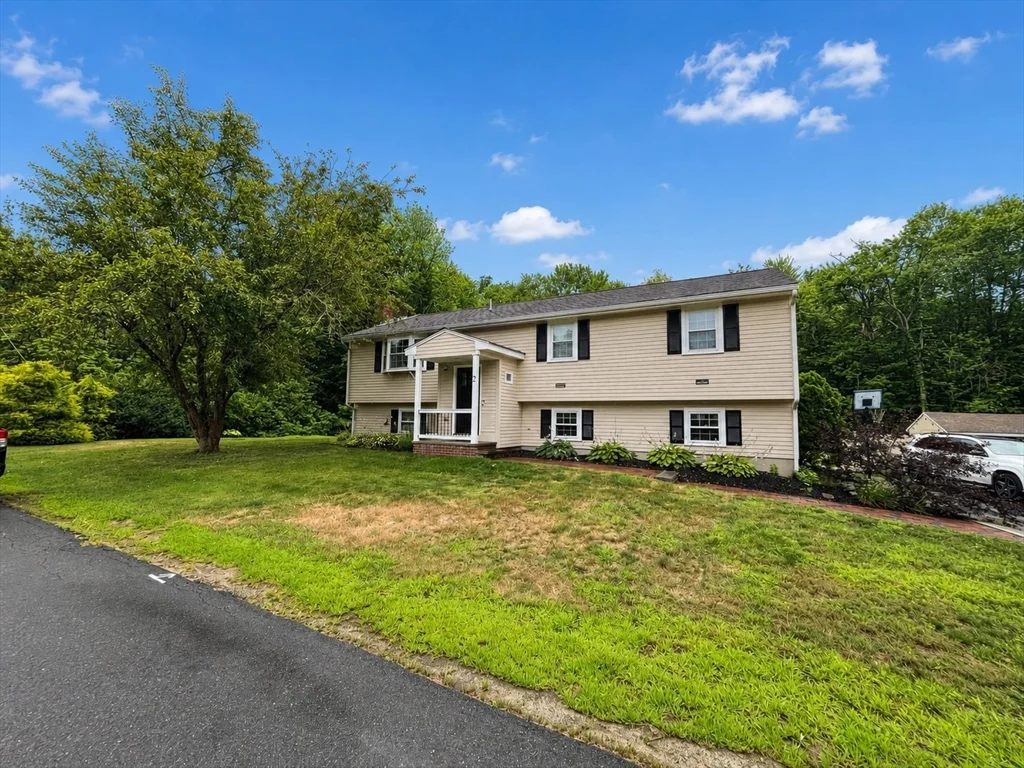 3 bed, 1 bath apartment for rent at 2 Johnson Ln Unit 2, Newbury