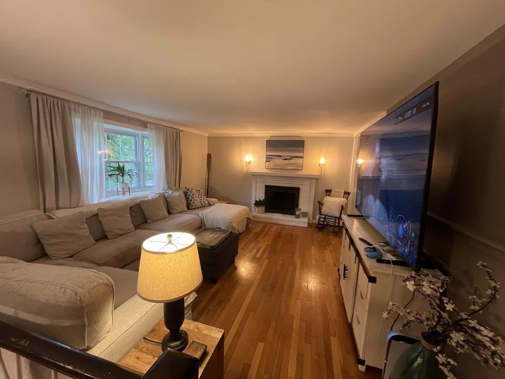 3 bed, 1 bath apartment for rent at 2 Johnson Ln Unit 2, Newbury — photo 6 of 21